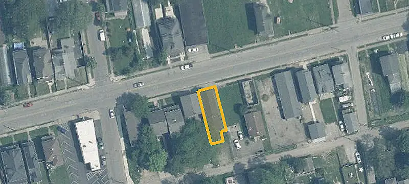 Mixed-Use Building with Apartment
