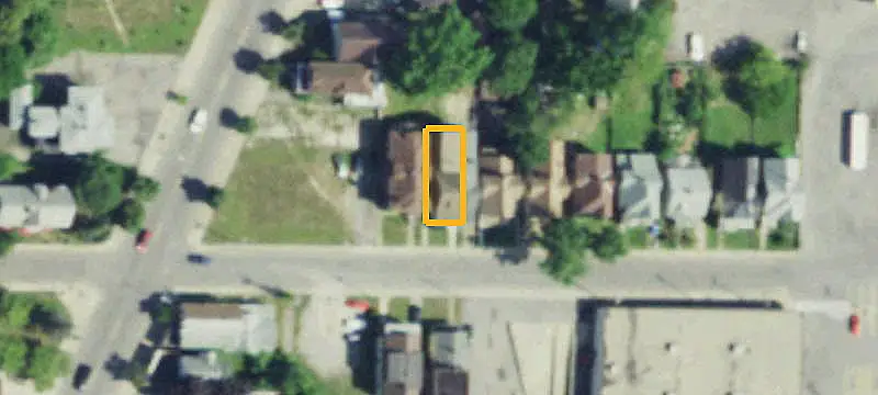 6-Unit Apartment Building