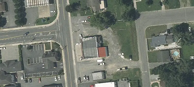 Freestanding Bar & Pub Building