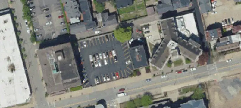 Office Units with Tenant Amenities