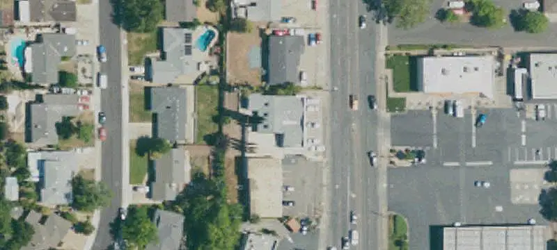 Multi-Tenant Retail Building