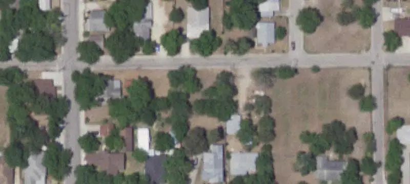 615 E Walnut St, Seguin, TX 78155