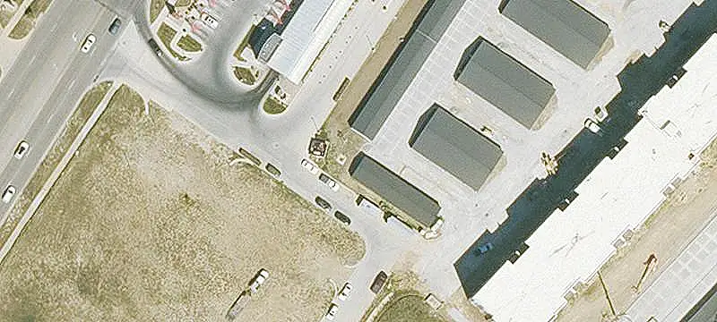 Commercial Land with Three Buildings