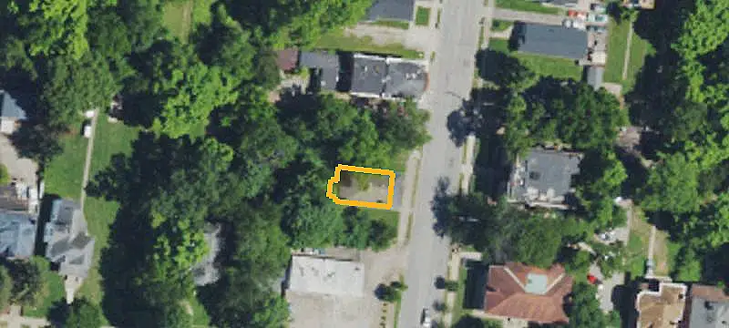 6-Unit Apartment Building
