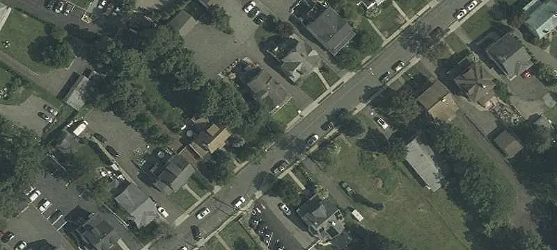 Mixed-Use Building with Apartment