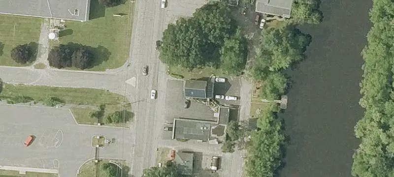 Mixed-Use Commercial Property with Garage