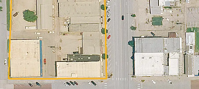 Open-Plan Storefront