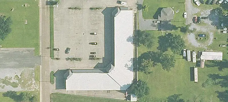 National-Tenant Shopping Center