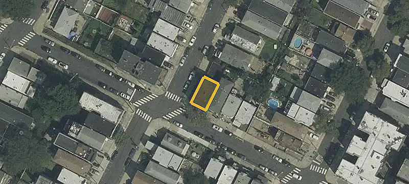 5-Unit Corner Apartment Building