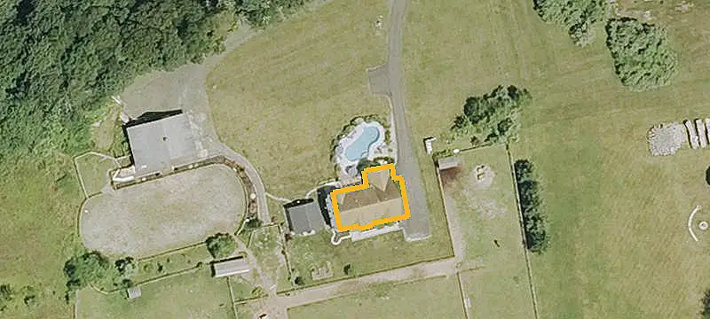 Equestrian Estate with 5-Stall Barn