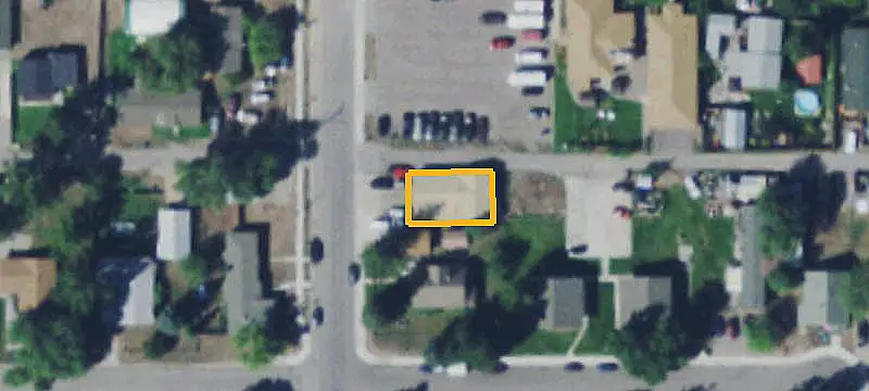 Four-Bay Auto Shop With Hoists