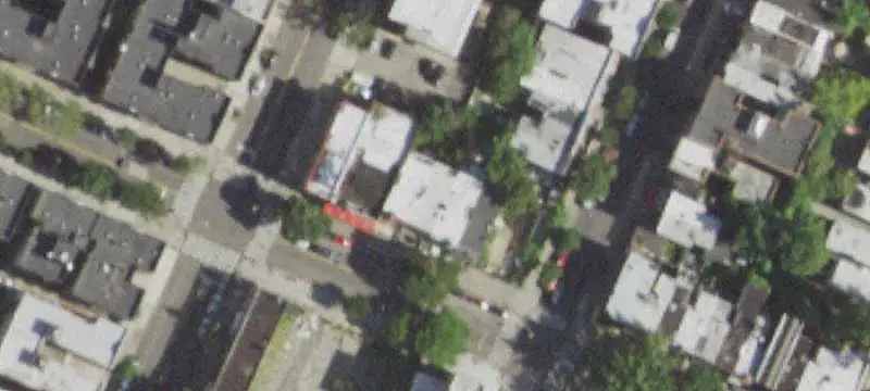 Vacant Single-Story Supermarket