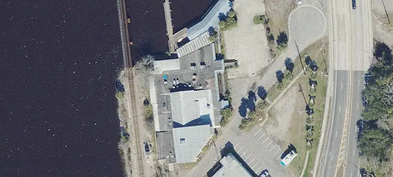 Riverfront Restaurant With Outdoor Seating
