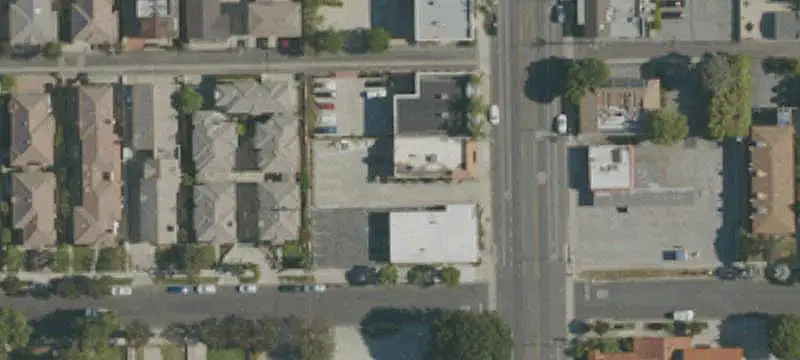 Freestanding Convenience Store