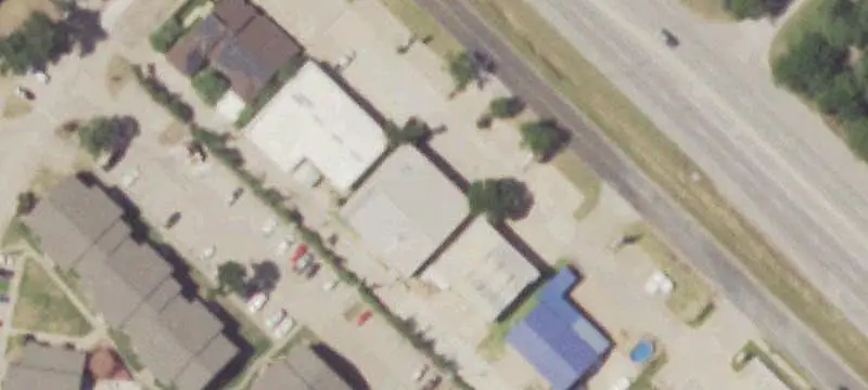 3-Bay Auto Shop with Lift