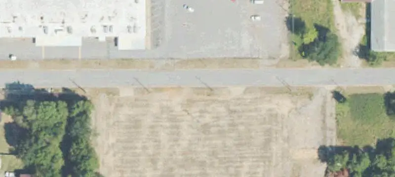 Automotive Property with Detail Space