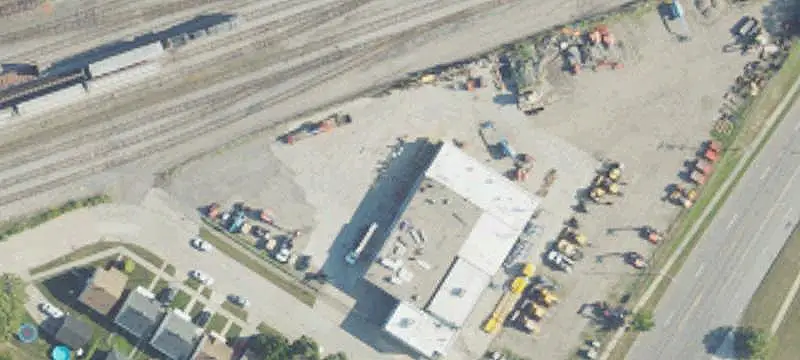 Flex Building with Fenced Yard