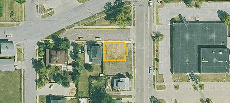 8-Unit Apartment Building Near Downtown