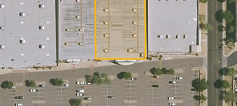 Retail Space in Shopping District