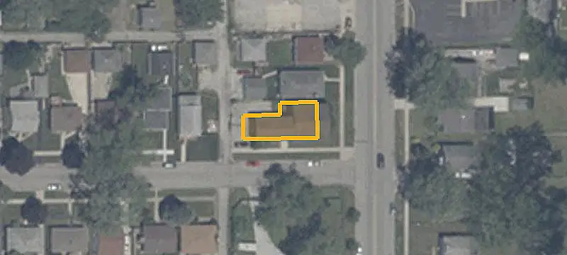 Brick 6-Unit Apartment Building