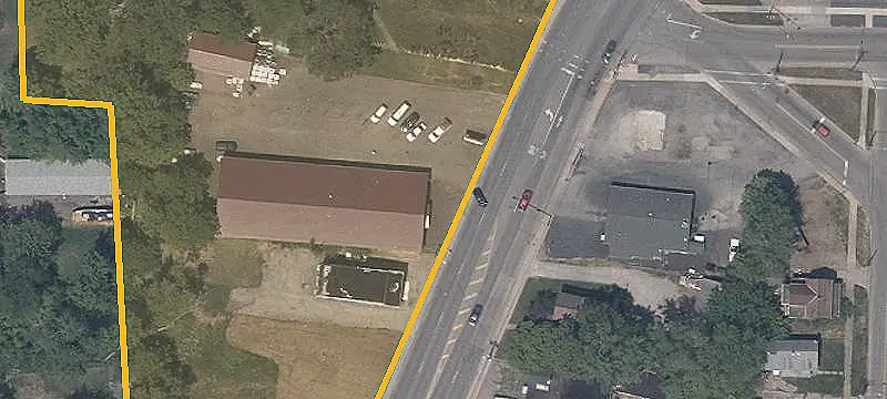 Retail Storefront with Dual Access