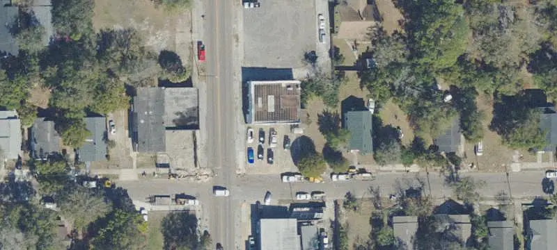 Mixed-Use Building with Open Layout