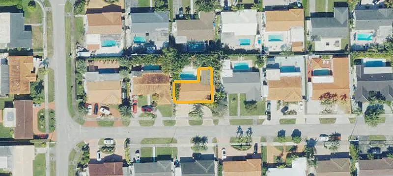 Lakefront Flex Space with Fenced Yard