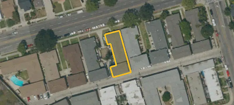 6-Unit Apartment Building