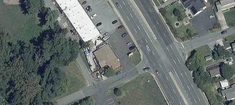 Single-Tenant Restaurant Building