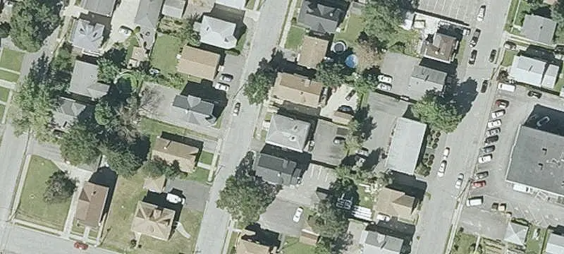 6-Unit Apartment Building