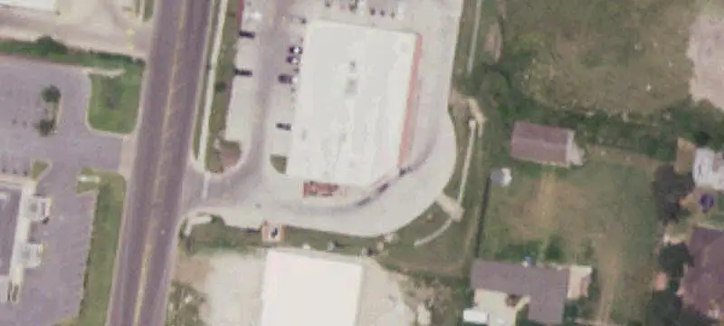 Leased Shopping Center Near Expressway