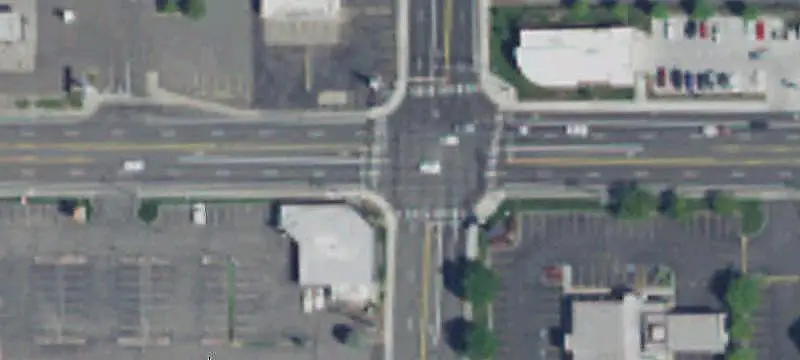 Renovated Service-Oriented Shopping Center