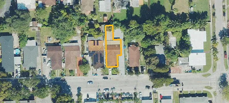 Gated Duplex with Updated Kitchens