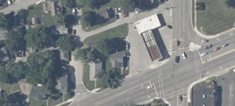 Signalized-Access Commercial Land