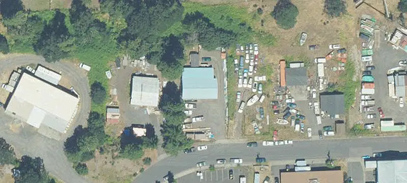 Industrial Land with Three Buildings