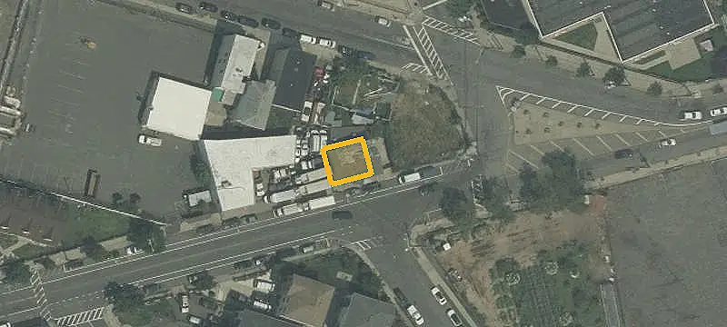 Renovated Duplex with Secured Parking