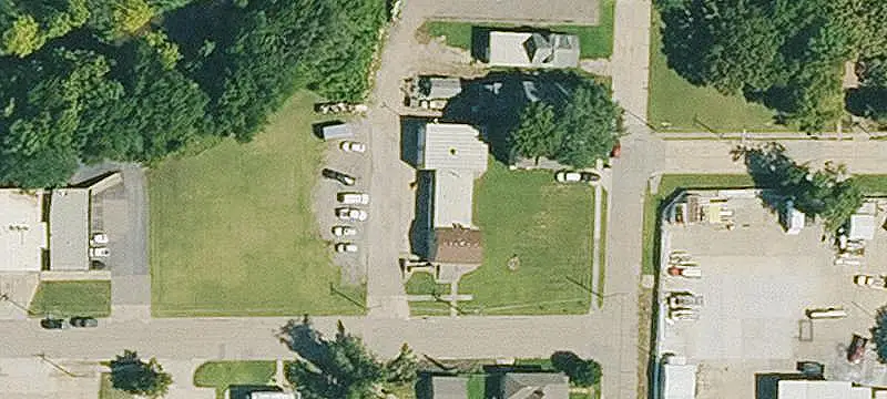 5-Bay Auto Shop with Apartment