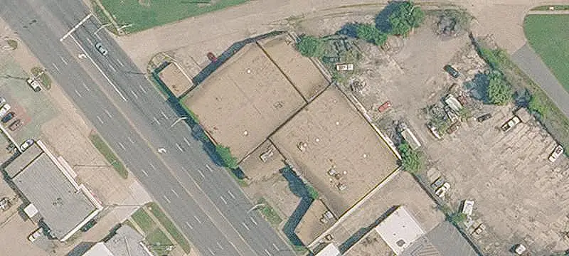 Warehouse with Fenced Yard