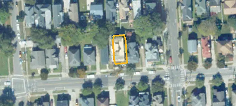 6-Unit Apartment Building