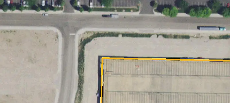 Distribution Center With Divisible Space