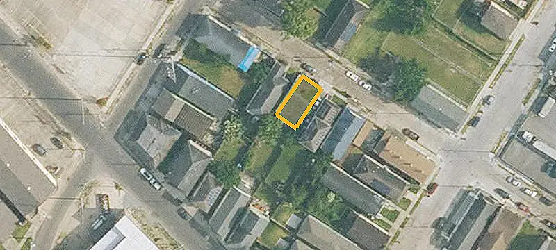 Duplex with Oversized Lot
