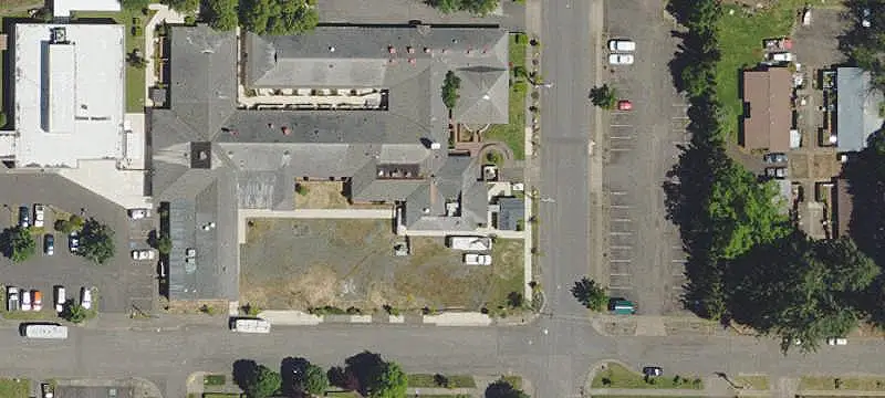 Senior Housing Center With Apartments