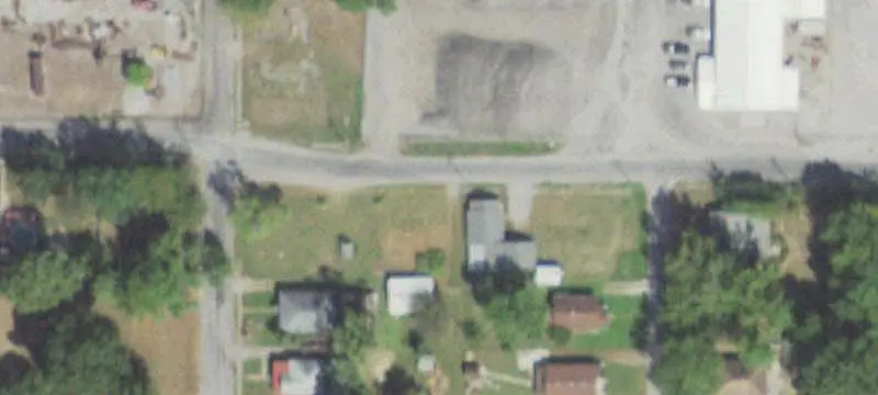 202 East Spani Street, Benton, IL 62812