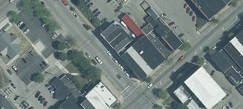 Mixed-Use Building With Studio Apartment