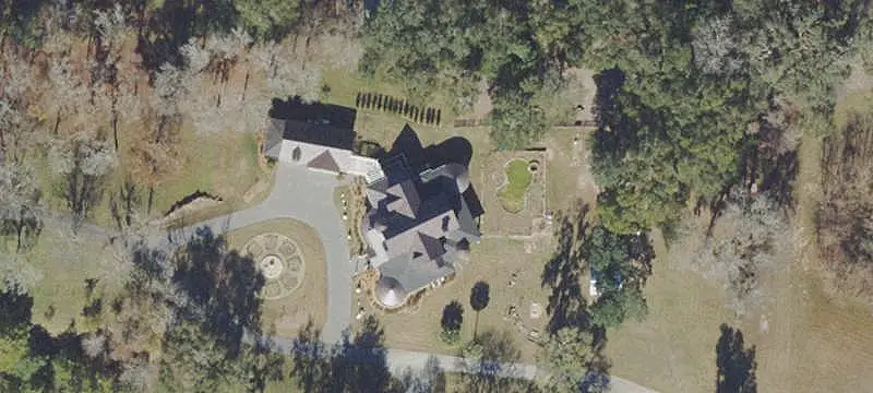 Equestrian Farm With Lake Views