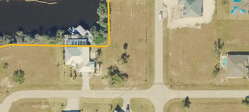 Gulf-Access Waterfront Land