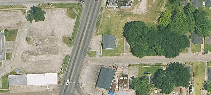 Mixed-Use Building with Private Parking