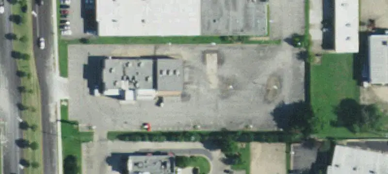 Single-Story Showroom Building