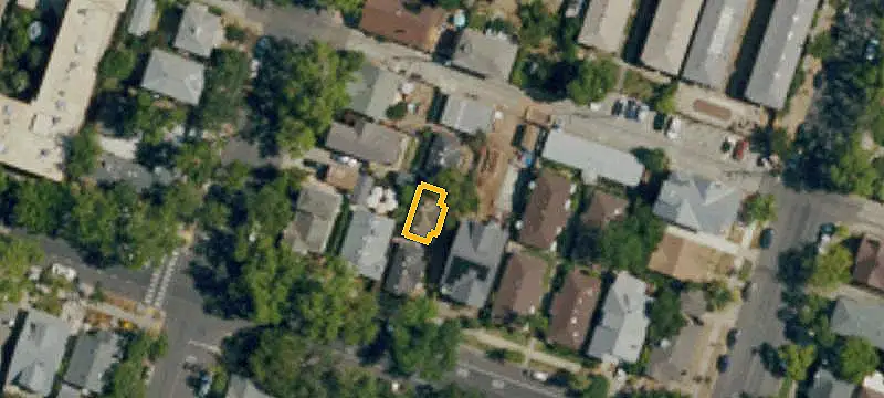 Triplex with Three Cottages