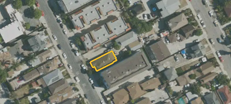 6-Unit Apartment Building